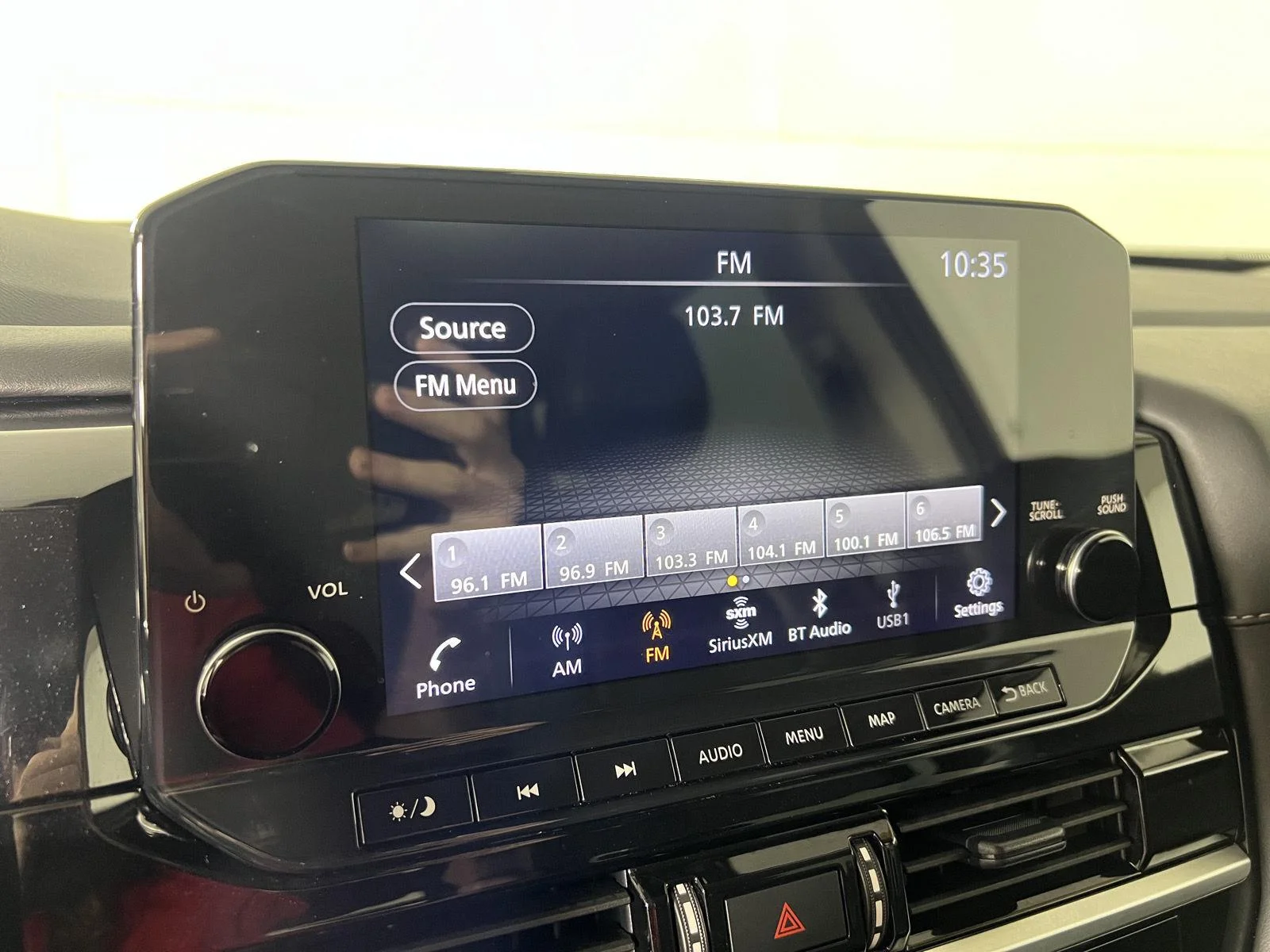 Used 2025 Everest White Pearl Tricoat Nissan SL image 18