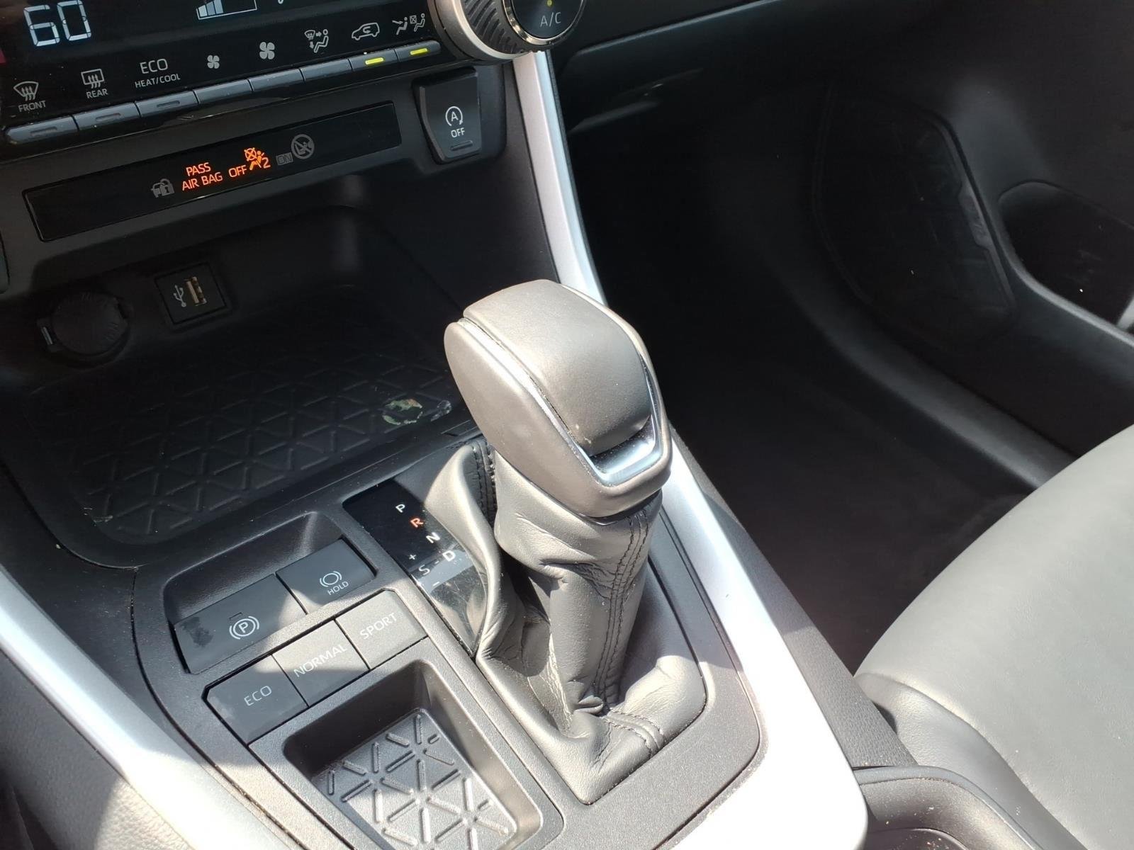 Used 2023 Silver Sky Metallic Toyota XLE Premium image 7
