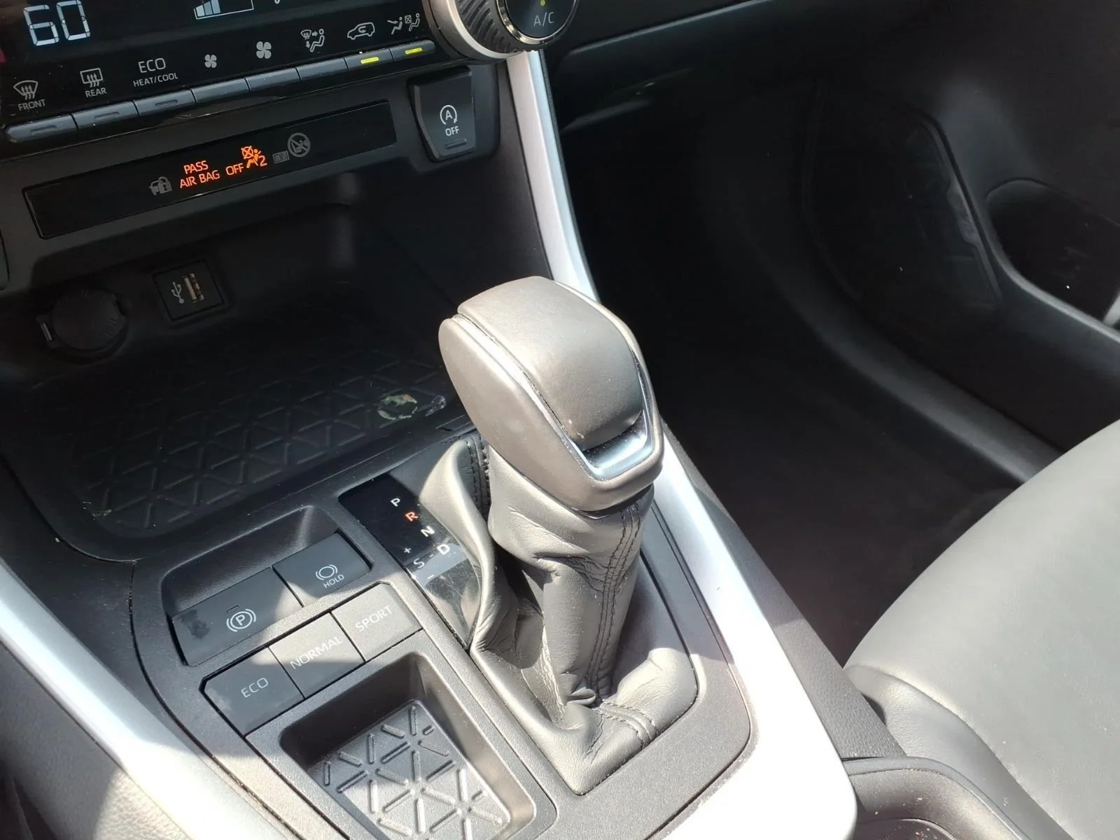 Used 2023 Silver Sky Metallic Toyota XLE Premium image 7