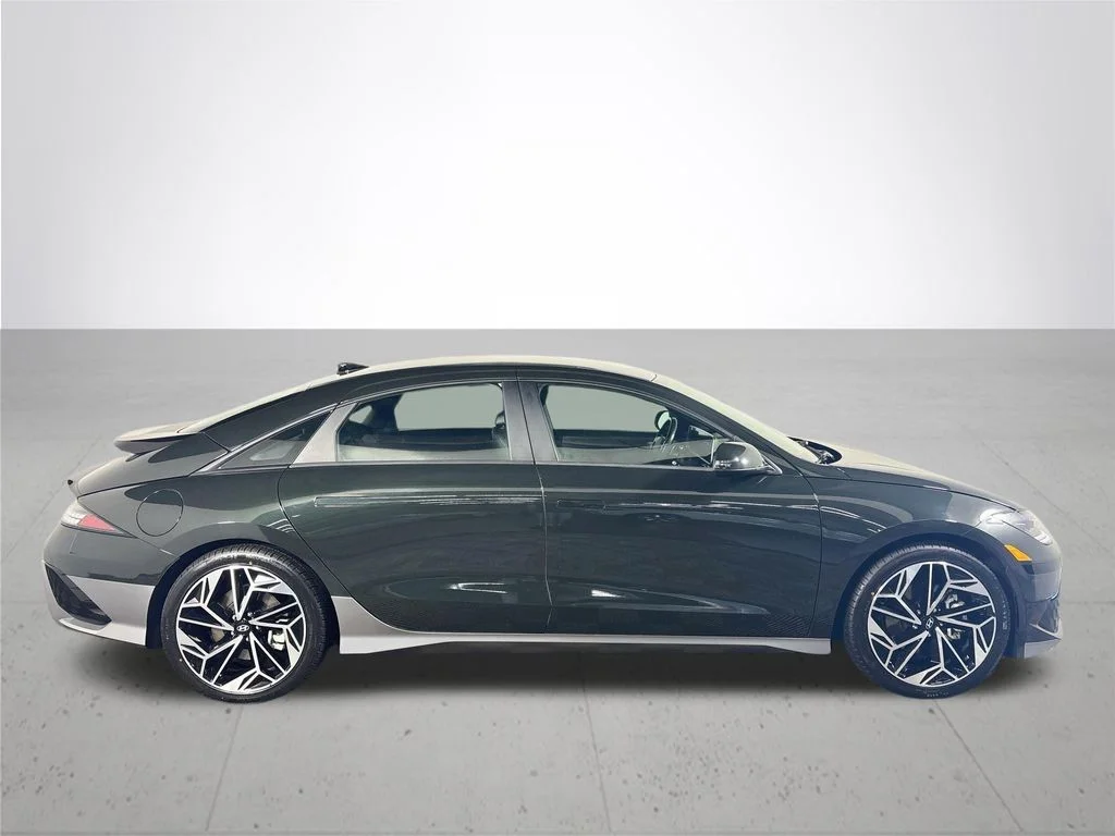 Used 2023 Green Hyundai SEL image 5