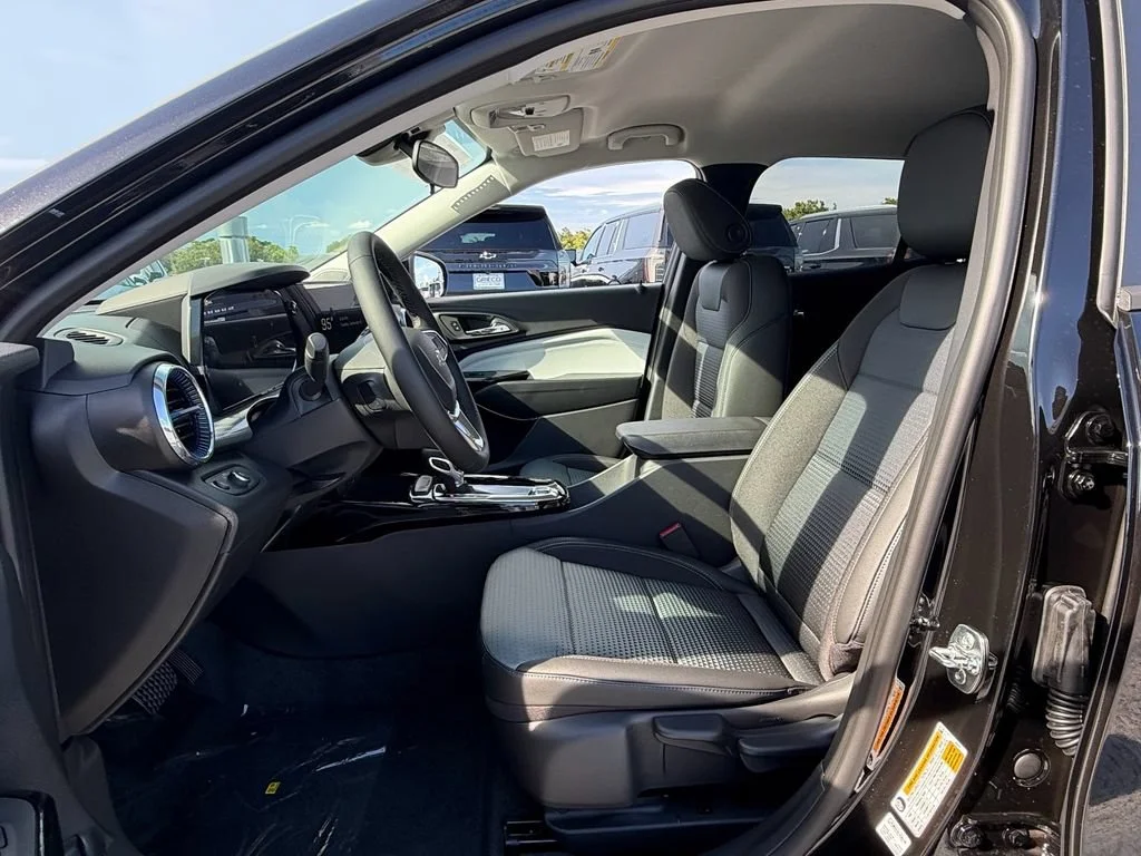 New 2026 Mosaic Black Metallic Chevrolet LT image 9