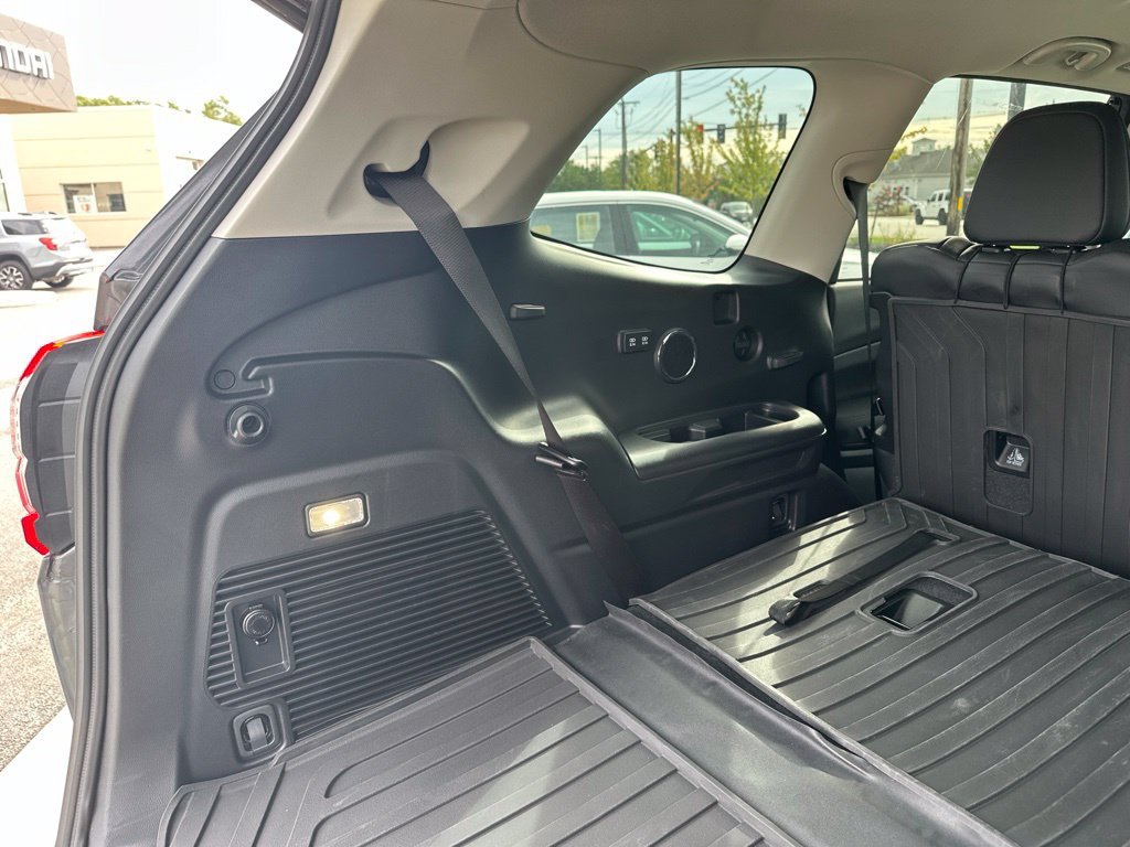 Used 2025 Gray Subaru Onyx Edition Touring image 23