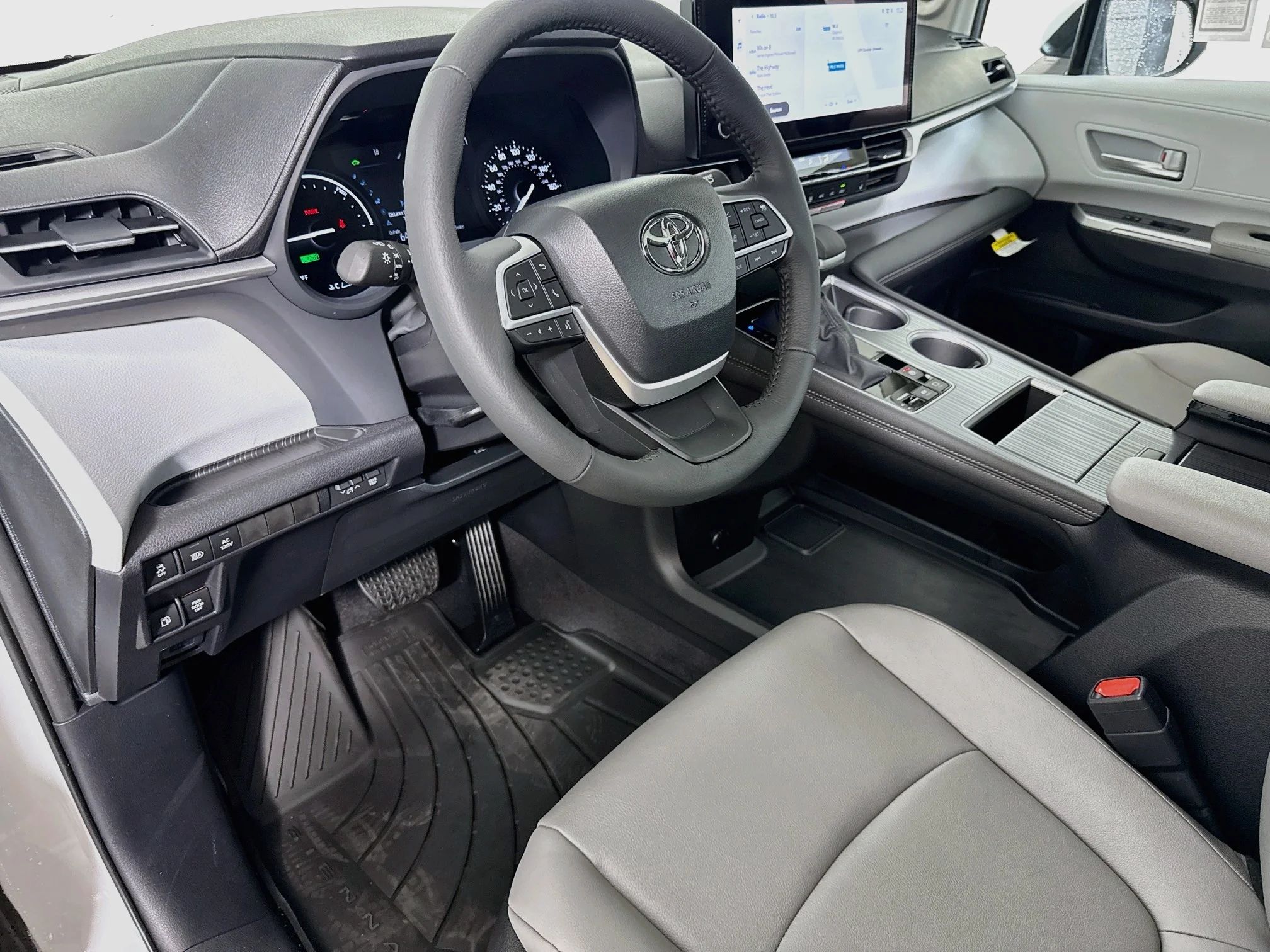New 2026 Wind Chill Pearl Toyota XLE image 9