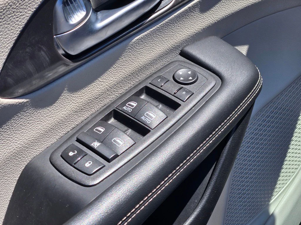 Used 2024 Fathom Blue Pearl Chrysler Hybrid Select image 21