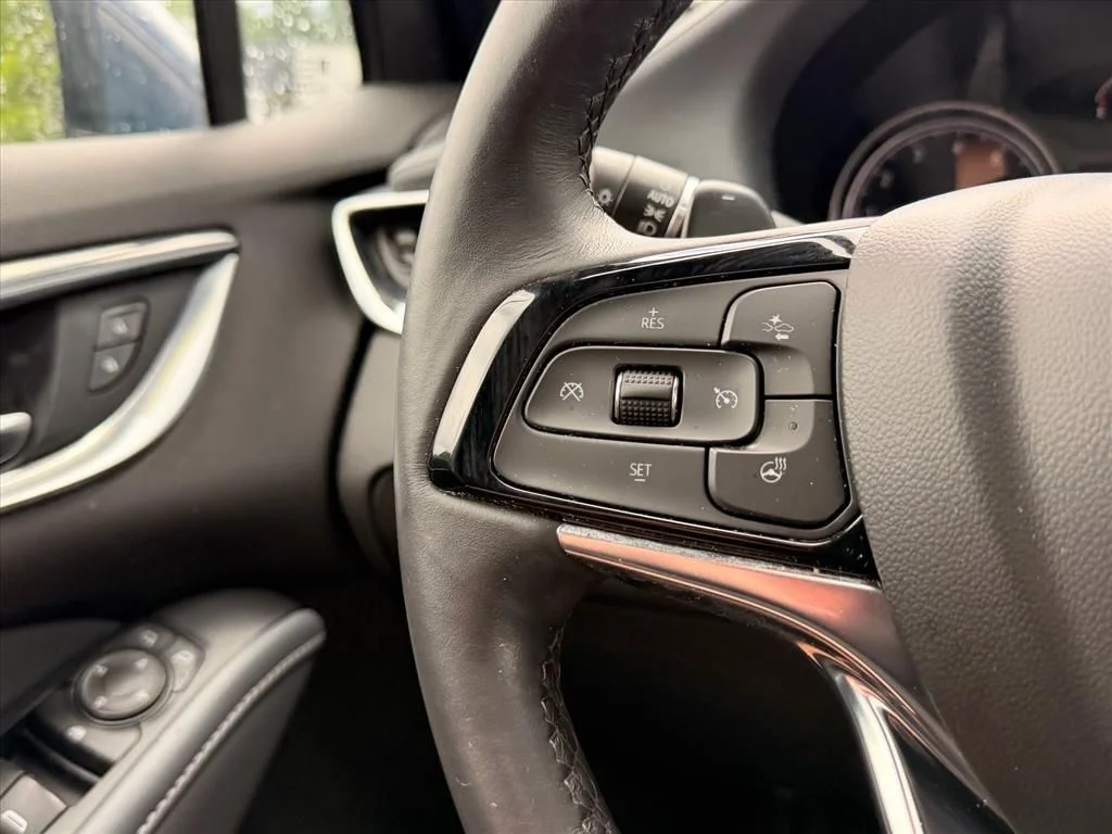 Used 2022 Blue Buick Essence image 22