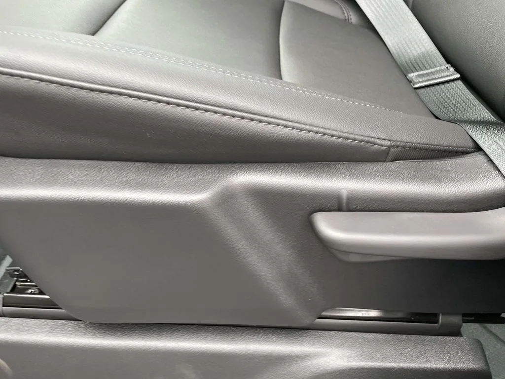 New 2026 Summit White Chevrolet WT image 19