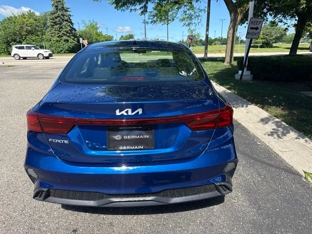 Used 2023 Blue Kia LXS image 9