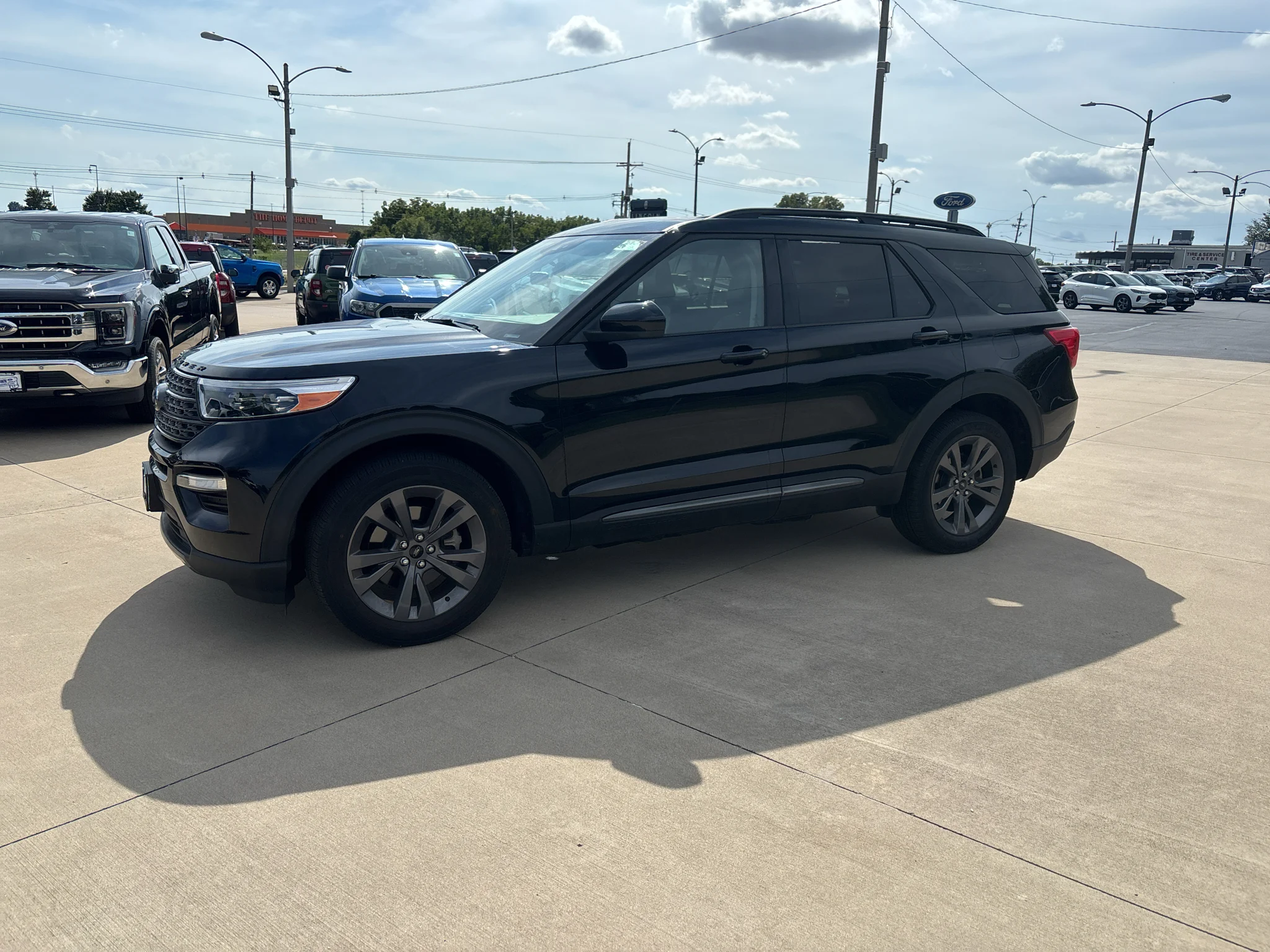 Used 2024 Agate Black Metallic Ford XLT image 22