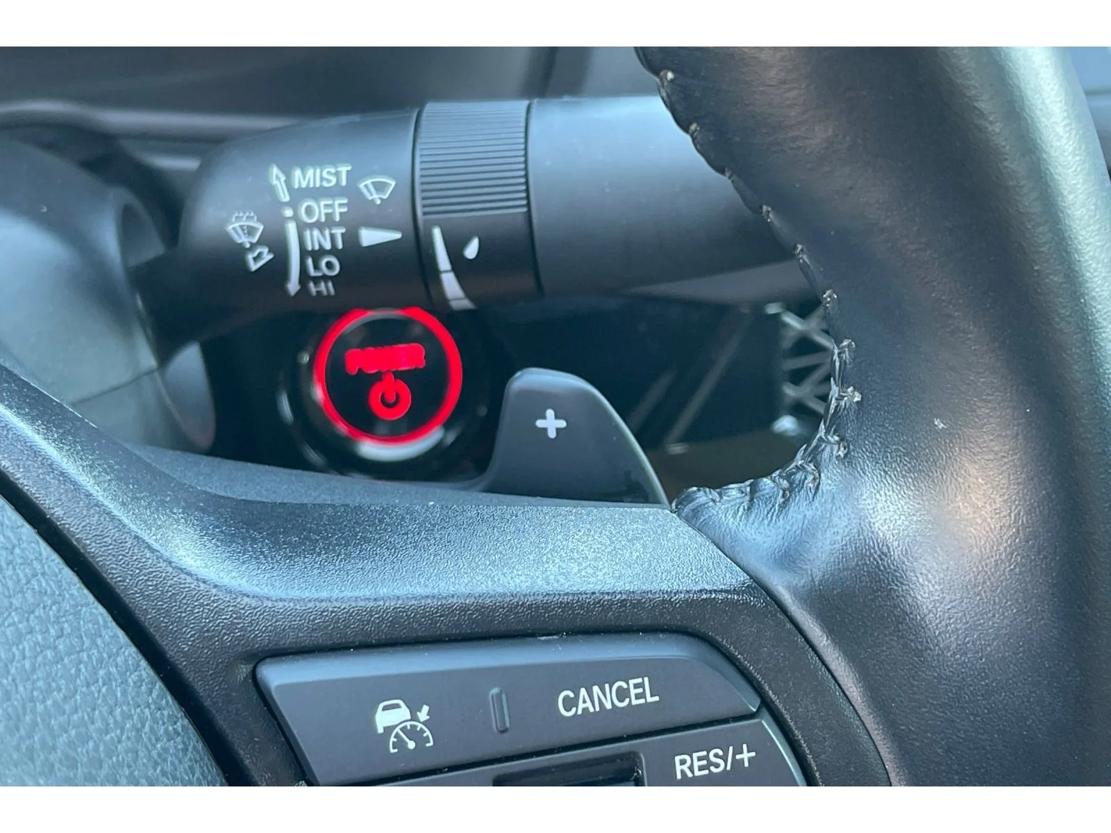 Used 2025 Solar Silver Metallic Honda EX-L image 37