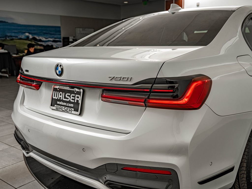 Used 2022 Mineral White Metallic BMW 750i xDrive image 14