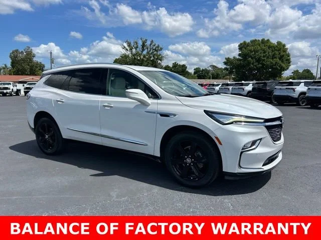 2023 Buick Enclave Essence's photo