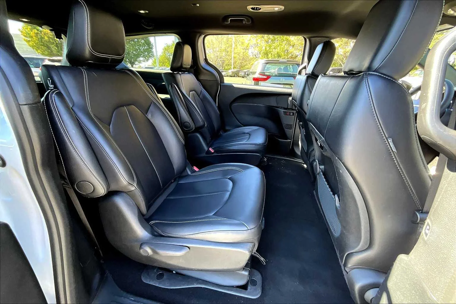 Used 2024 Bright White Clearcoat Chrysler Hybrid S Appearance Pkg image 20