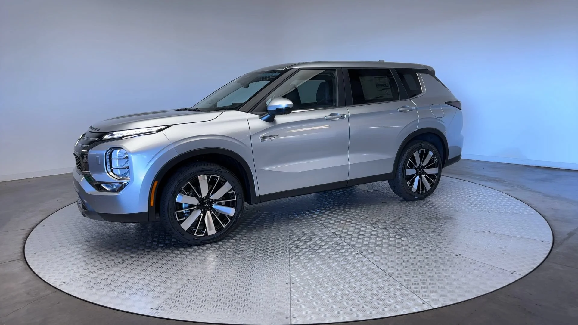New 2026 Alloy Silver Metallic Mitsubishi SE S-AWC image 4