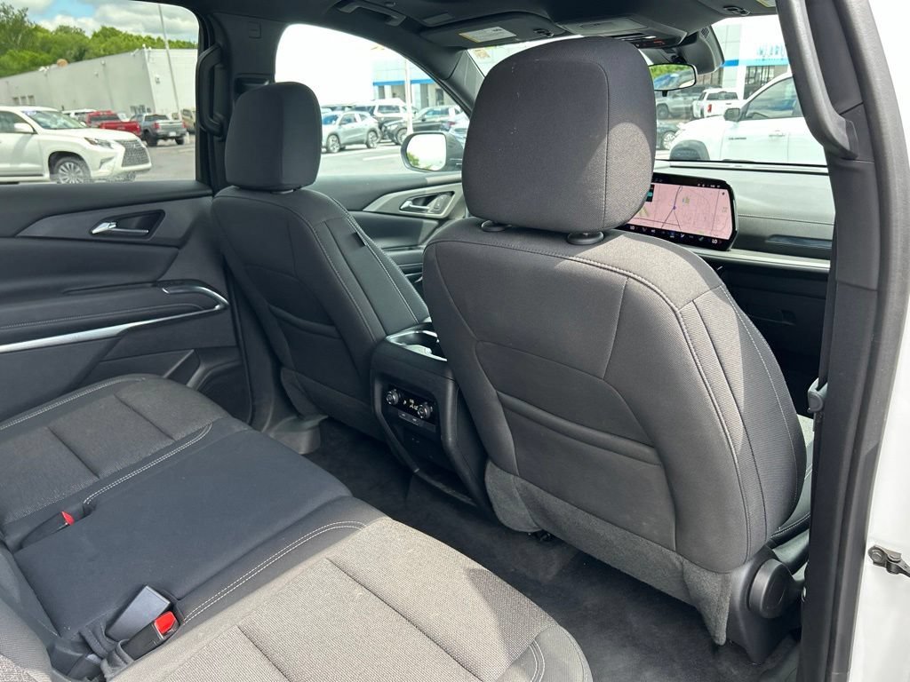 Used 2025 Summit White Chevrolet LT image 39