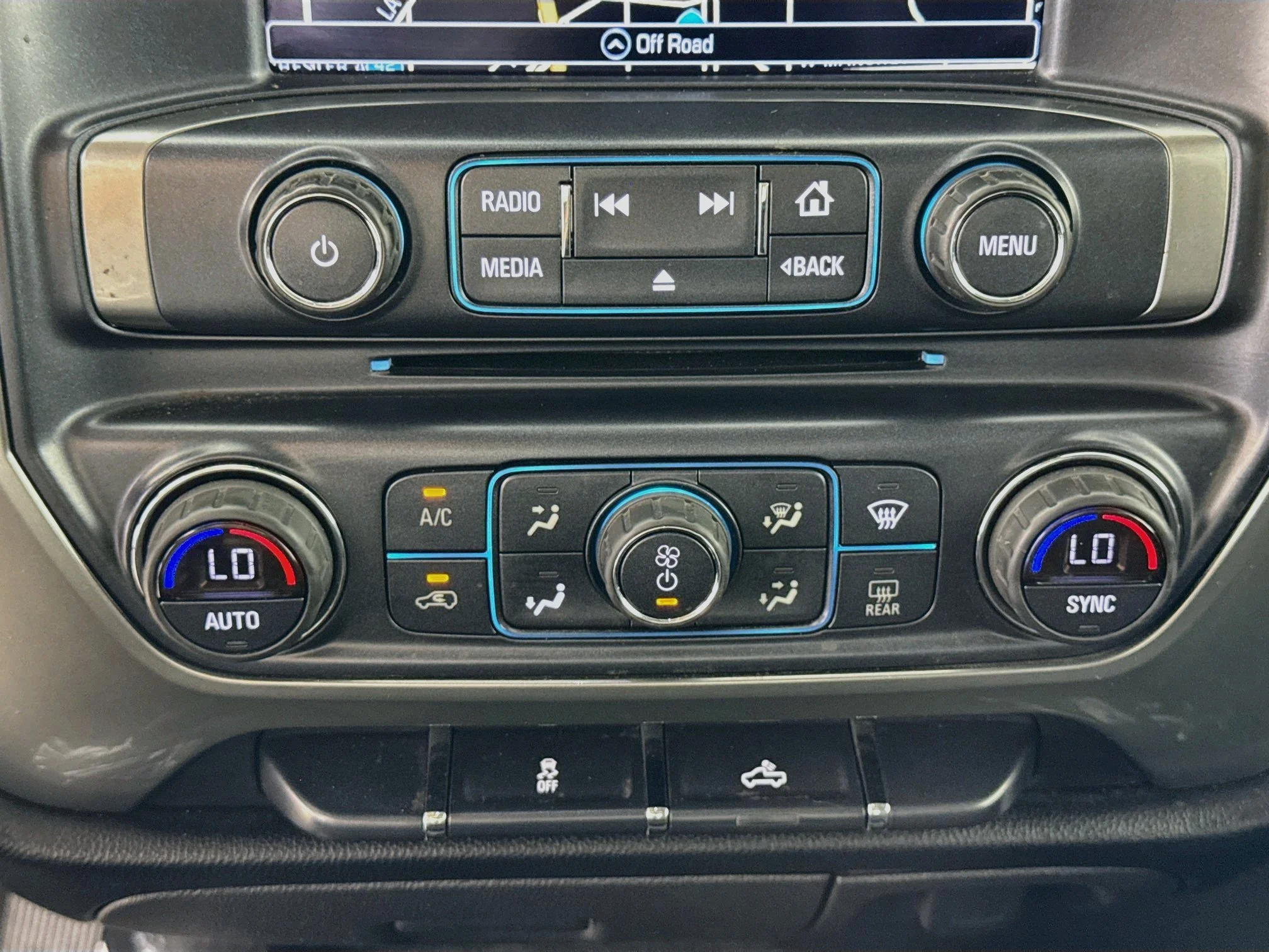 Used 2018 BLACK Chevrolet LT image 18