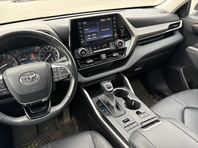 Used 2021 Gray Toyota XLE image 18