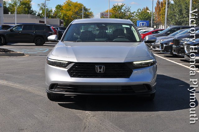New 2026 Solar Silver Metallic Honda LX image 6