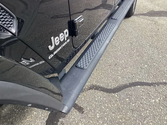Certified Used 2023 Black Clearcoat Jeep Overland image 16