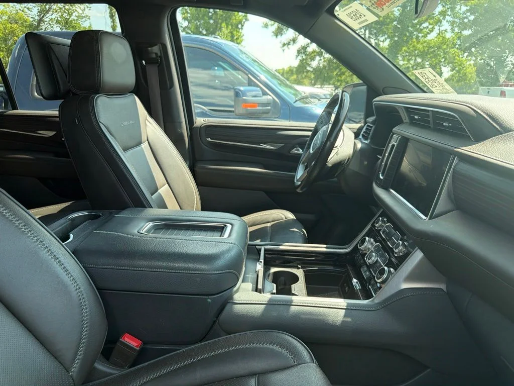 Used 2024 White GMC Denali image 2