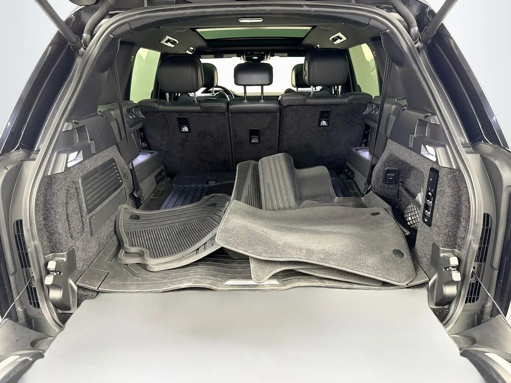 Used 2023 Black Land Rover SE image 27