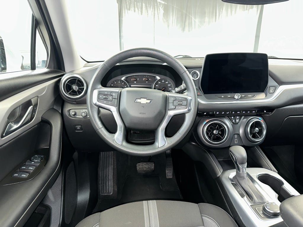 Used 2025 Summit White Chevrolet LT image 2