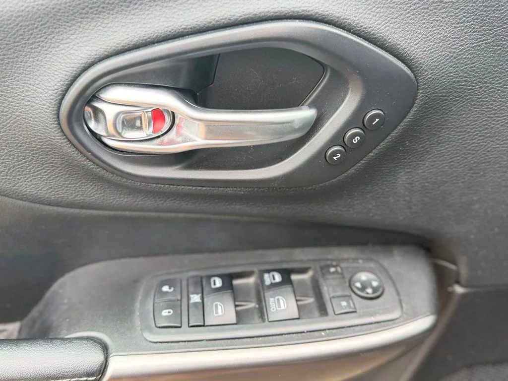 Used 2019 Gray Jeep Limited image 20