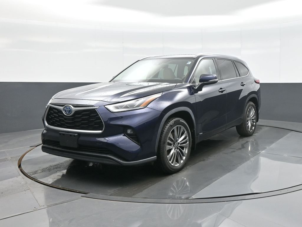 Used 2022  Toyota Limited image 3