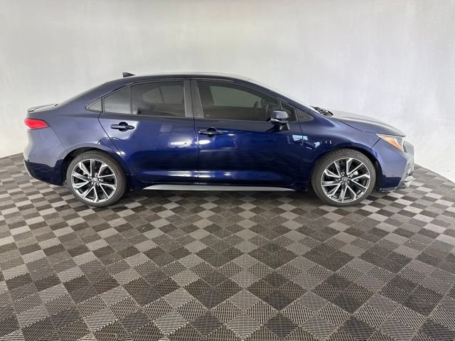 Used 2020  Toyota SE image 5