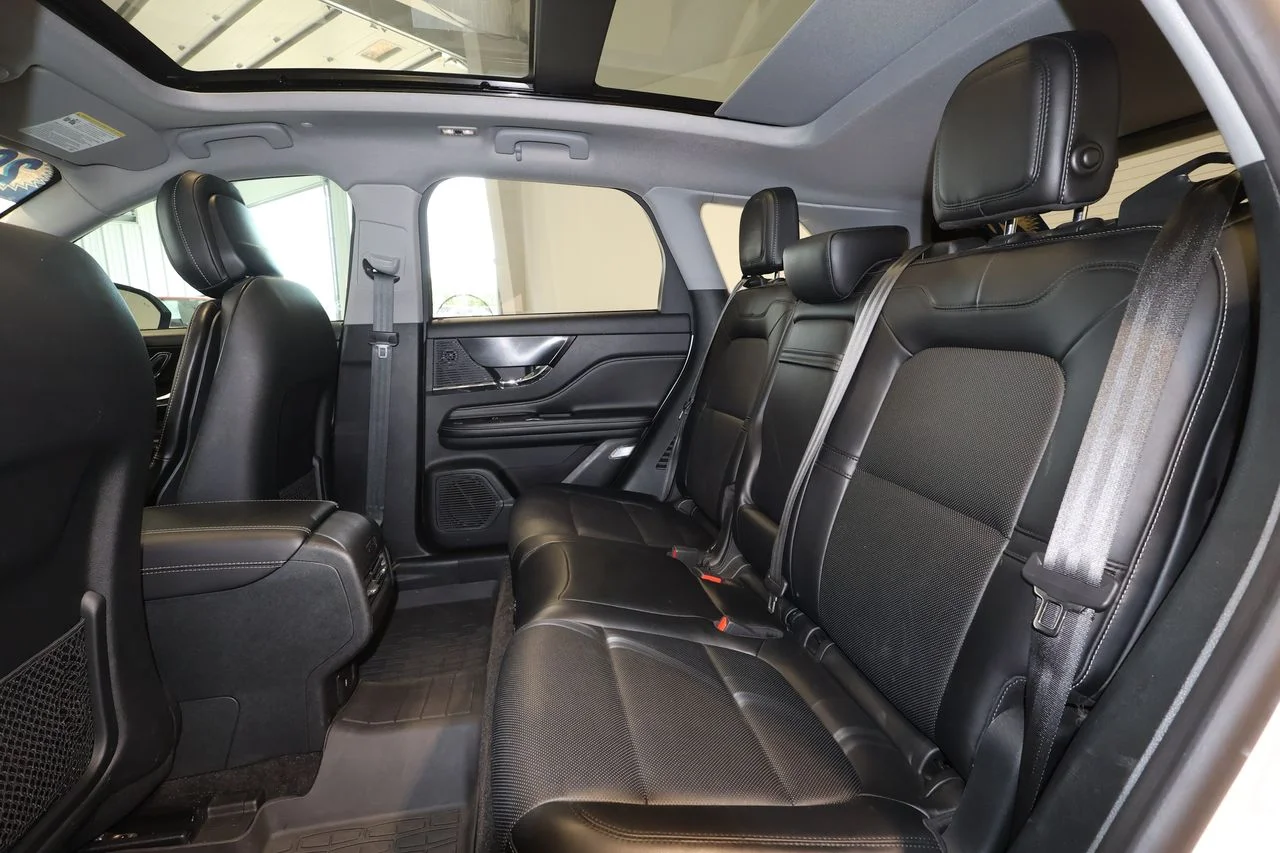 Used 2020 White Lincoln Standard image 15