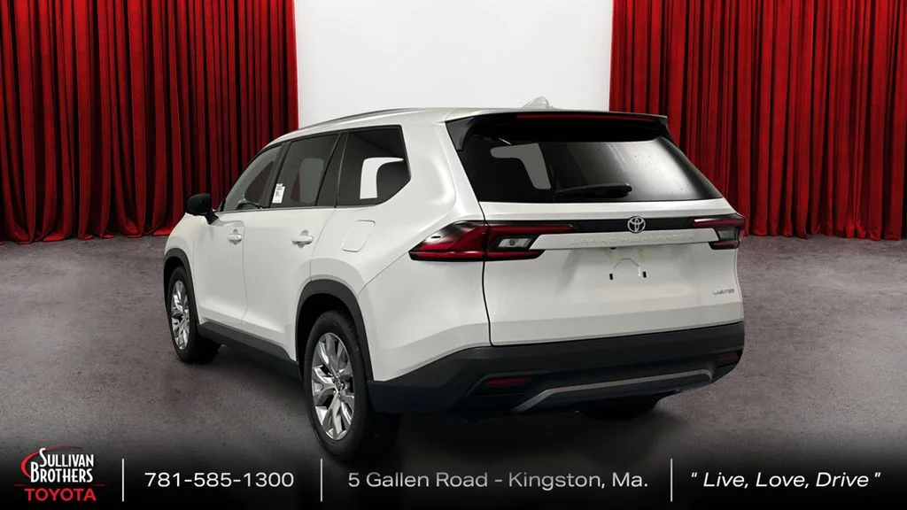 Used 2025  Toyota Limited image 7