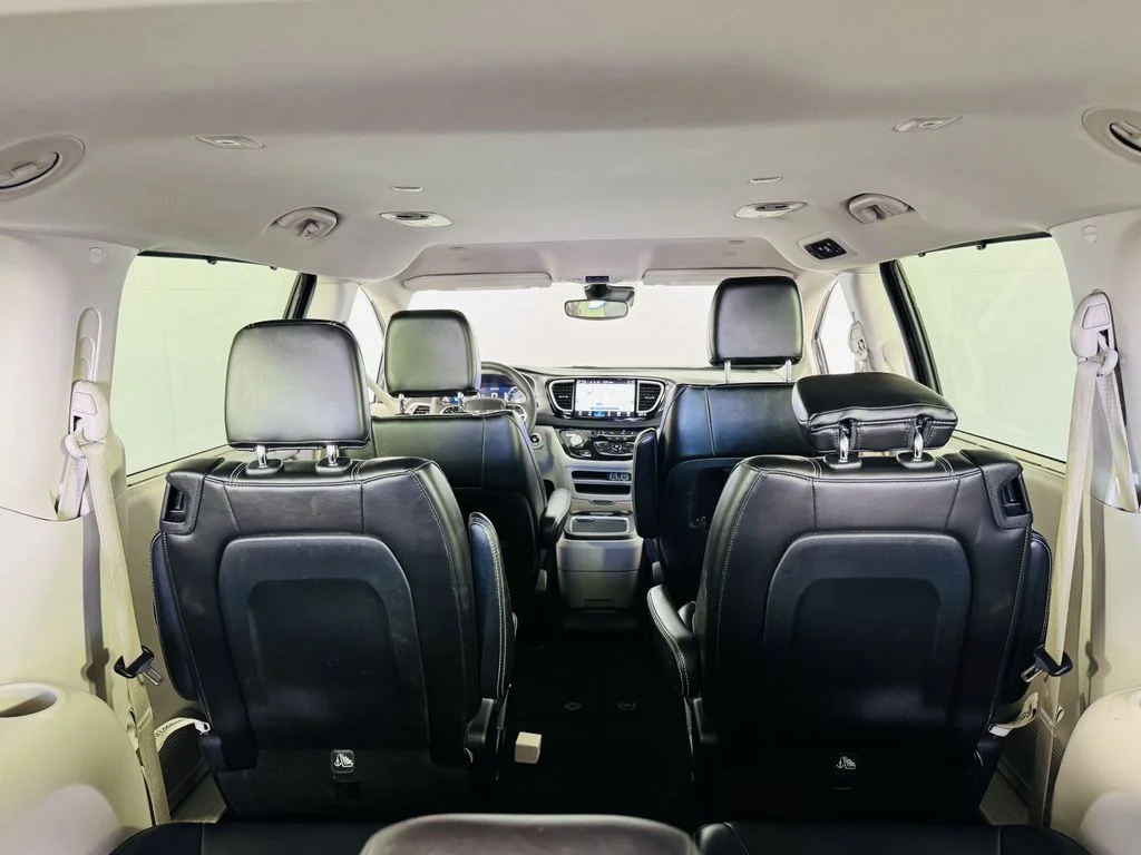 Used 2023 Black Chrysler Touring L image 27