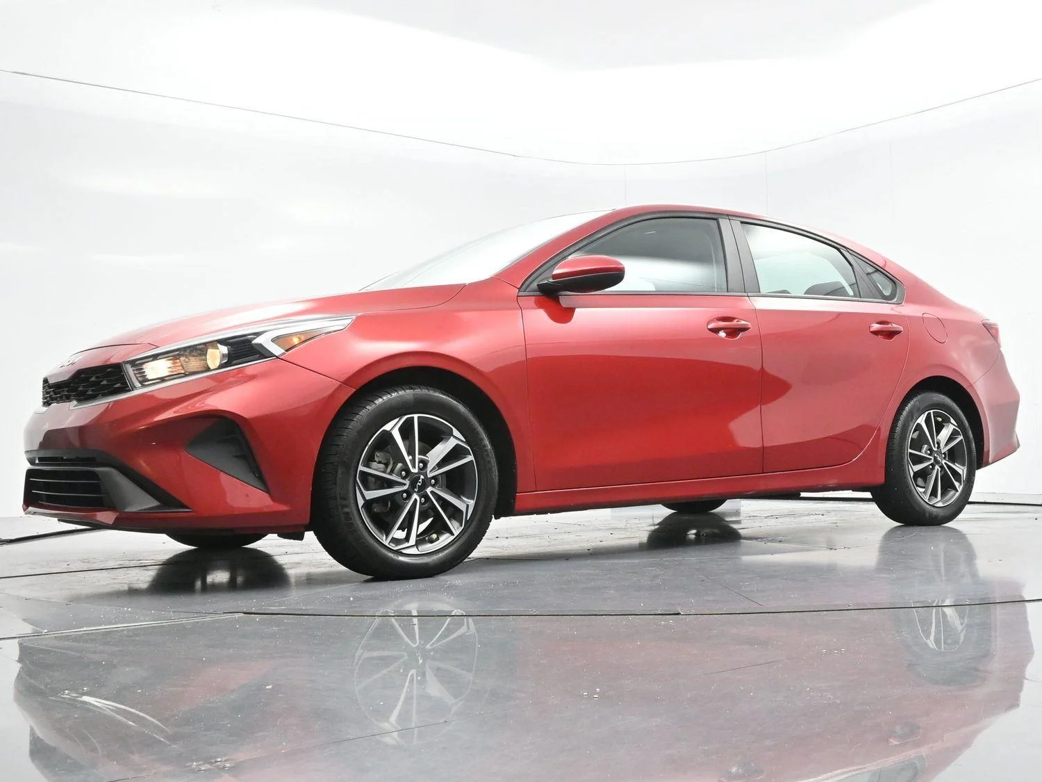 Used 2022 Currant Red Kia LXS image 40