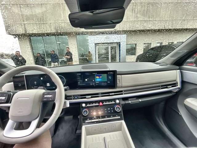 Used 2024 Green Hyundai Limited image 18