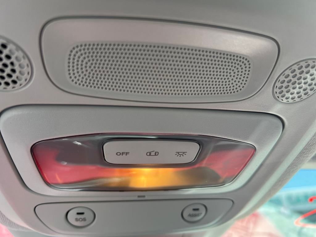 2024 Fiat 500e Red photo 4