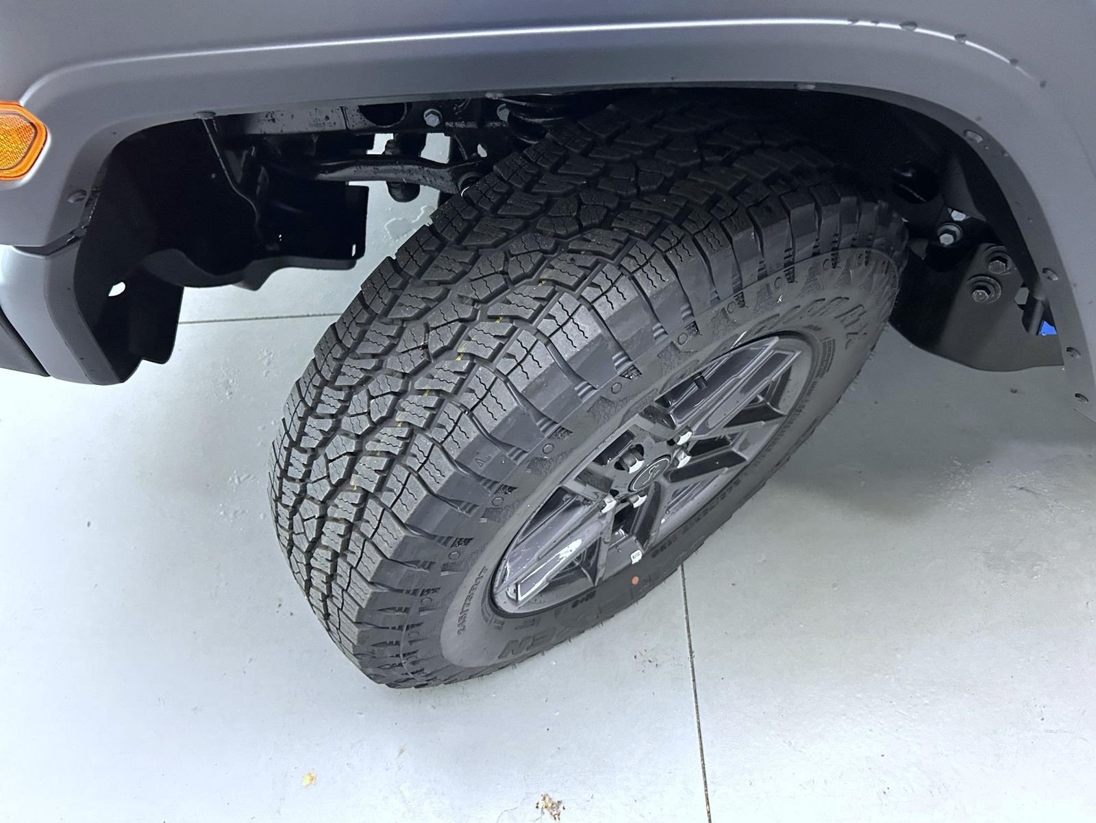 New 2026 Hydro Blue Pearl-Coat Exterior Paint Jeep Sport S image 23
