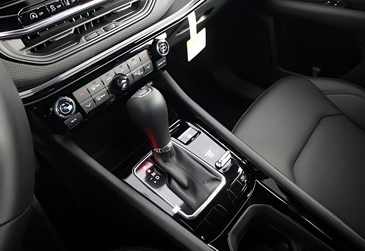 New 2026 Silver Zynith Metallic Clear-Coat Exterior Paint Jeep Limited Altitude image 14