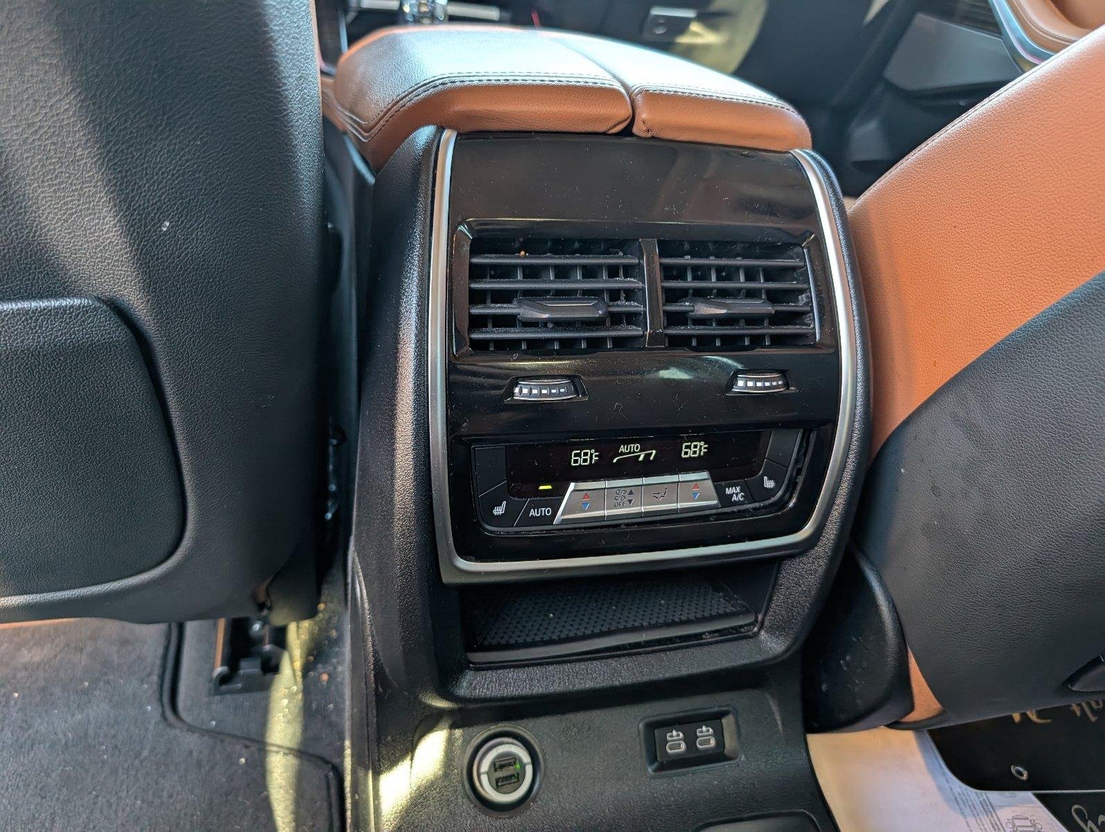 Used 2019 Alpine White BMW xDrive50i image 28
