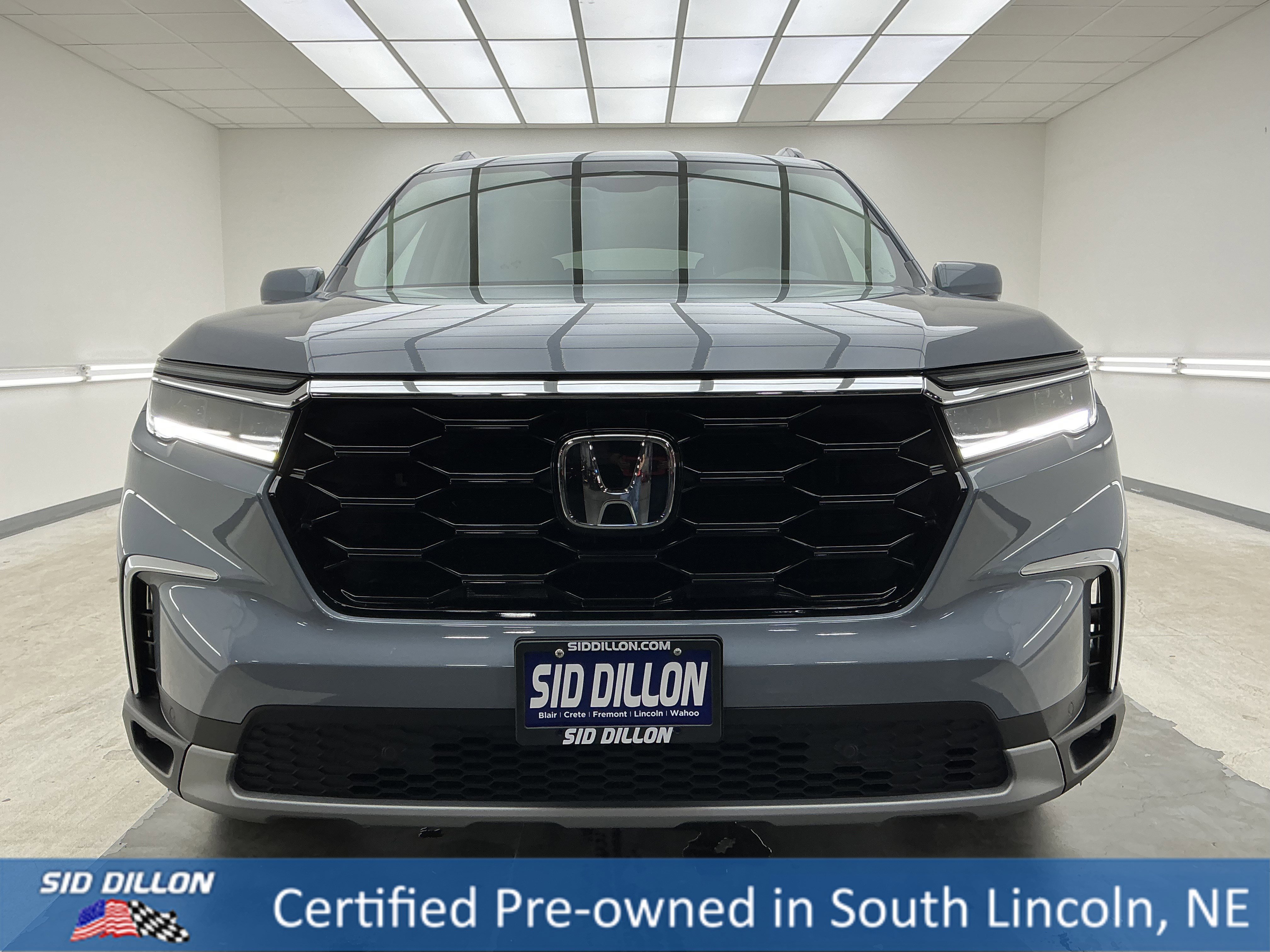 Used 2025 Green Honda Touring image 2