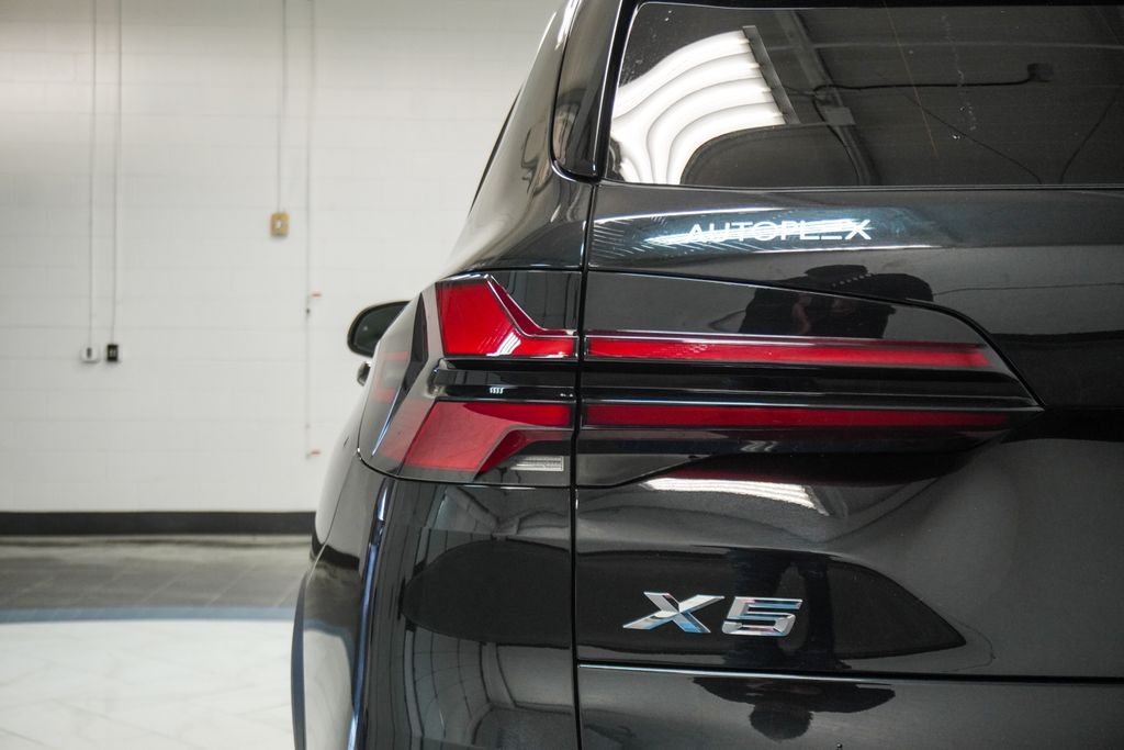 Used 2024 Black BMW xDrive40i image 39