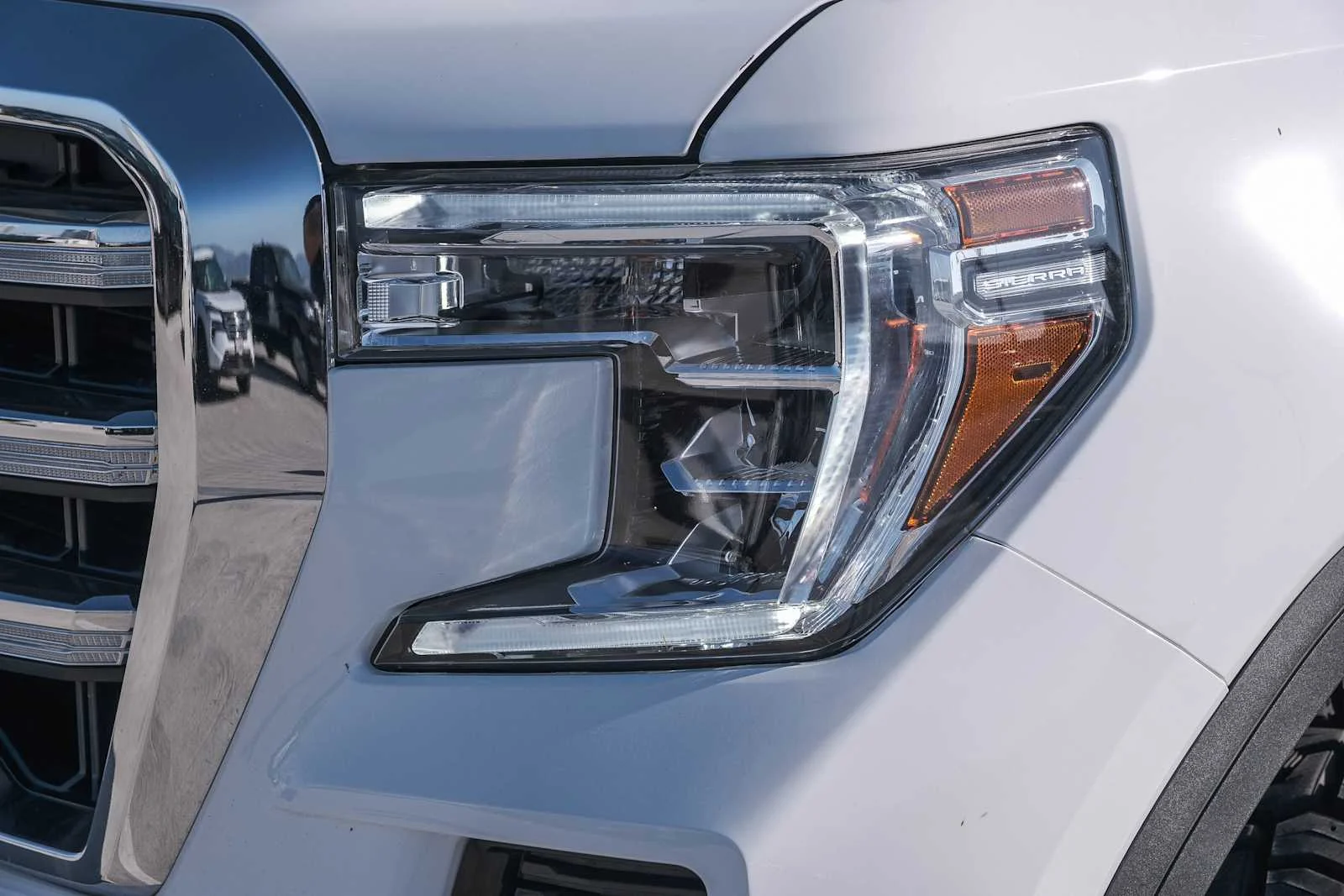 Used 2022 Summit White GMC SLE image 12