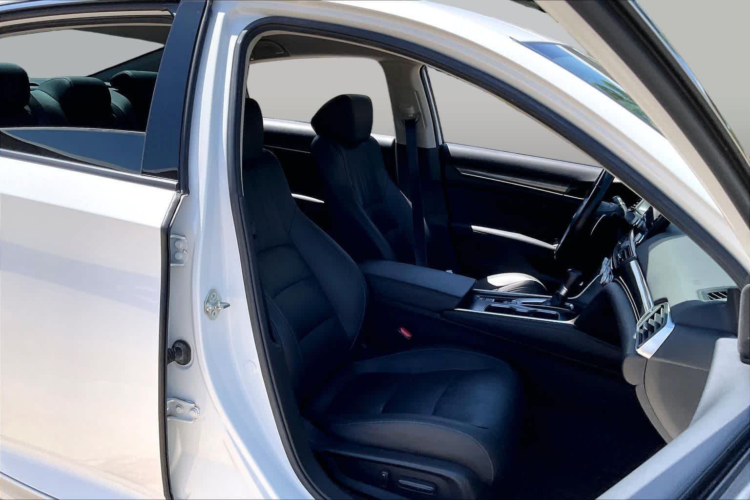 Used 2021 Platinum White Pearl Honda Sport SE image 9