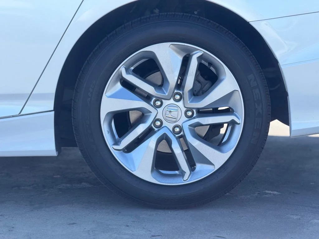 Used 2020 White Honda LX image 2