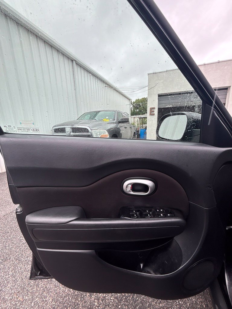 Used 2016 Black Kia Base image 11