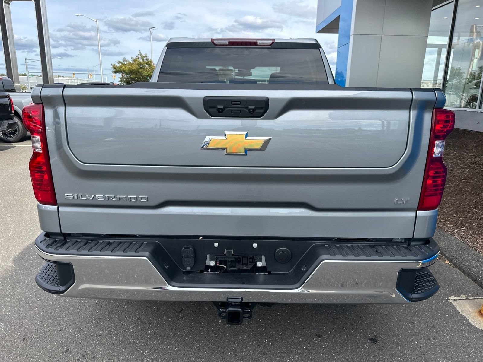 New 2026 Sterling Gray Metallic Chevrolet LT with 20in Grazen Wheels - Convenience Package - Trailering Package image 6