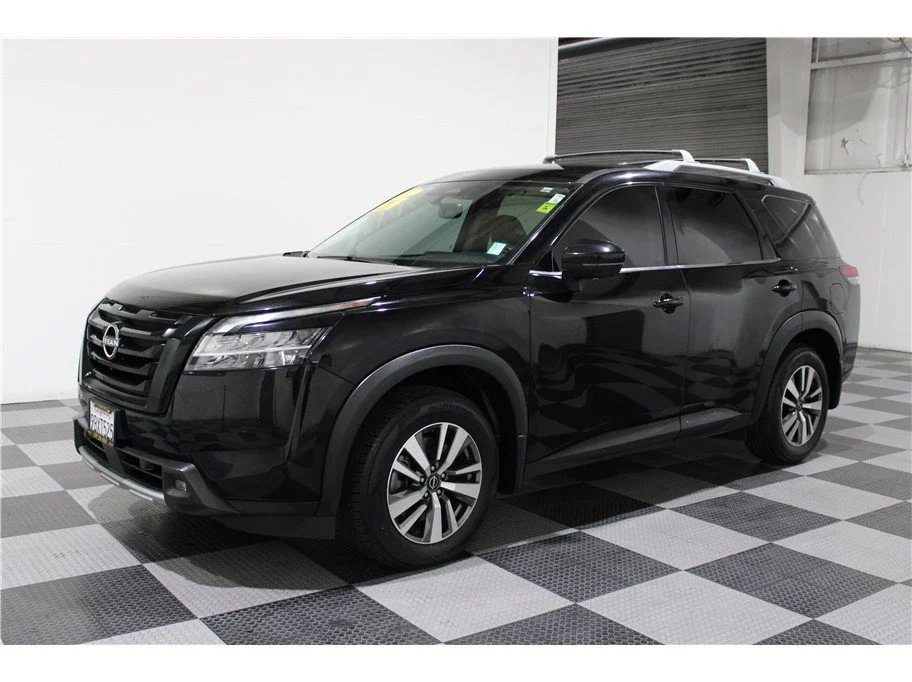 Used 2022 Super Black Nissan SL image 7