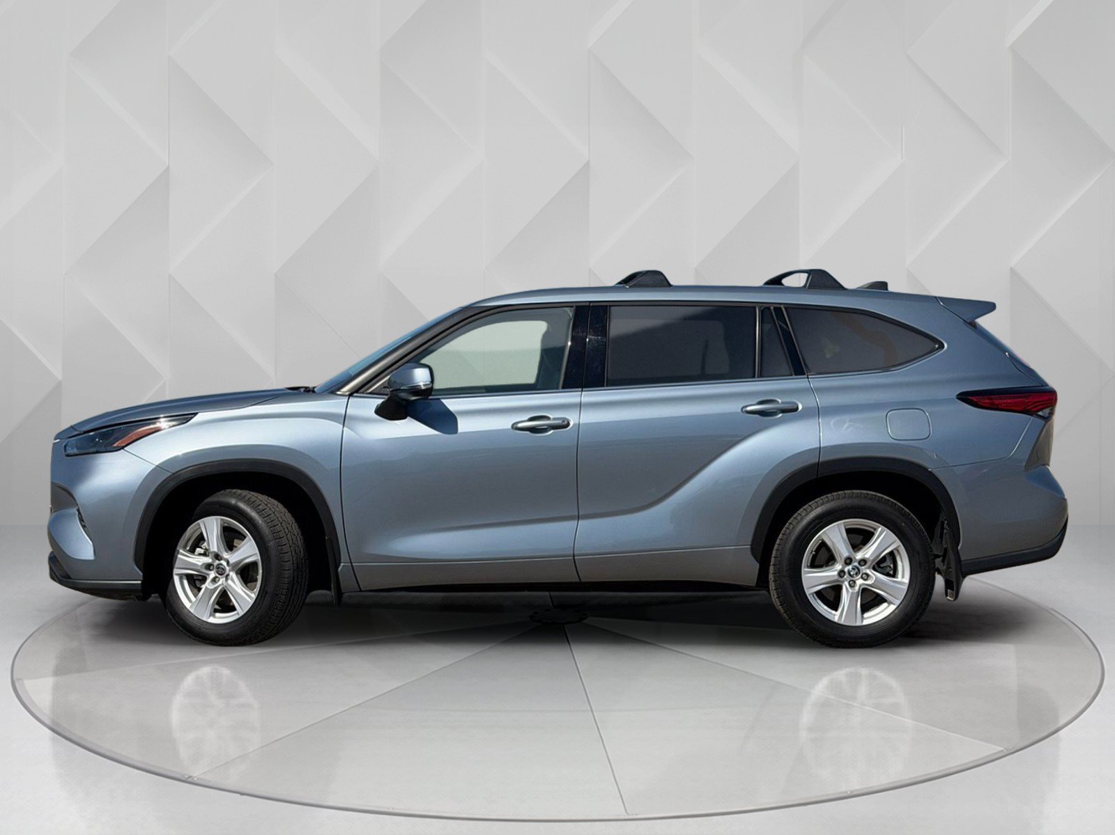 Certified Used 2022 Moon Dust Toyota LE image 2