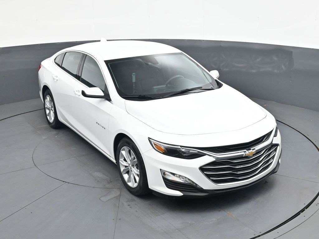 Used 2024 Summit White Chevrolet LT image 27