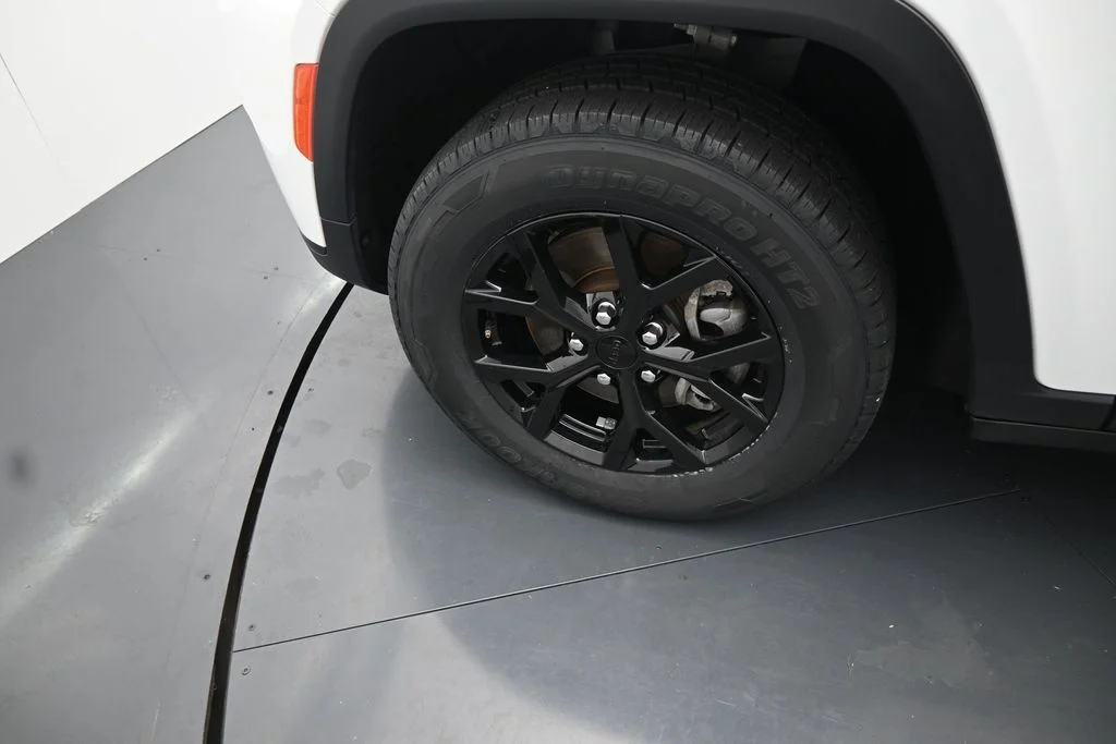 Used 2024 White Jeep Altitude image 15