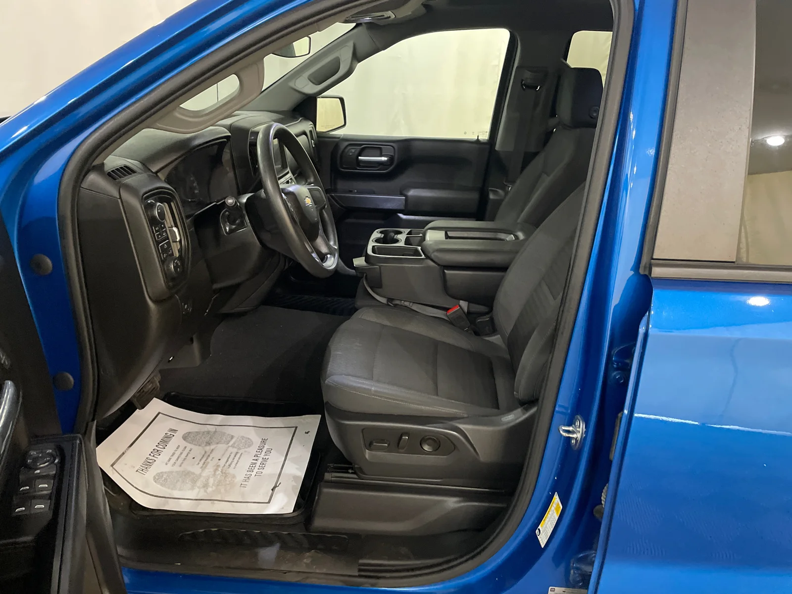 Used 2022 GLACIER BLUE METALLIC Chevrolet Custom image 11