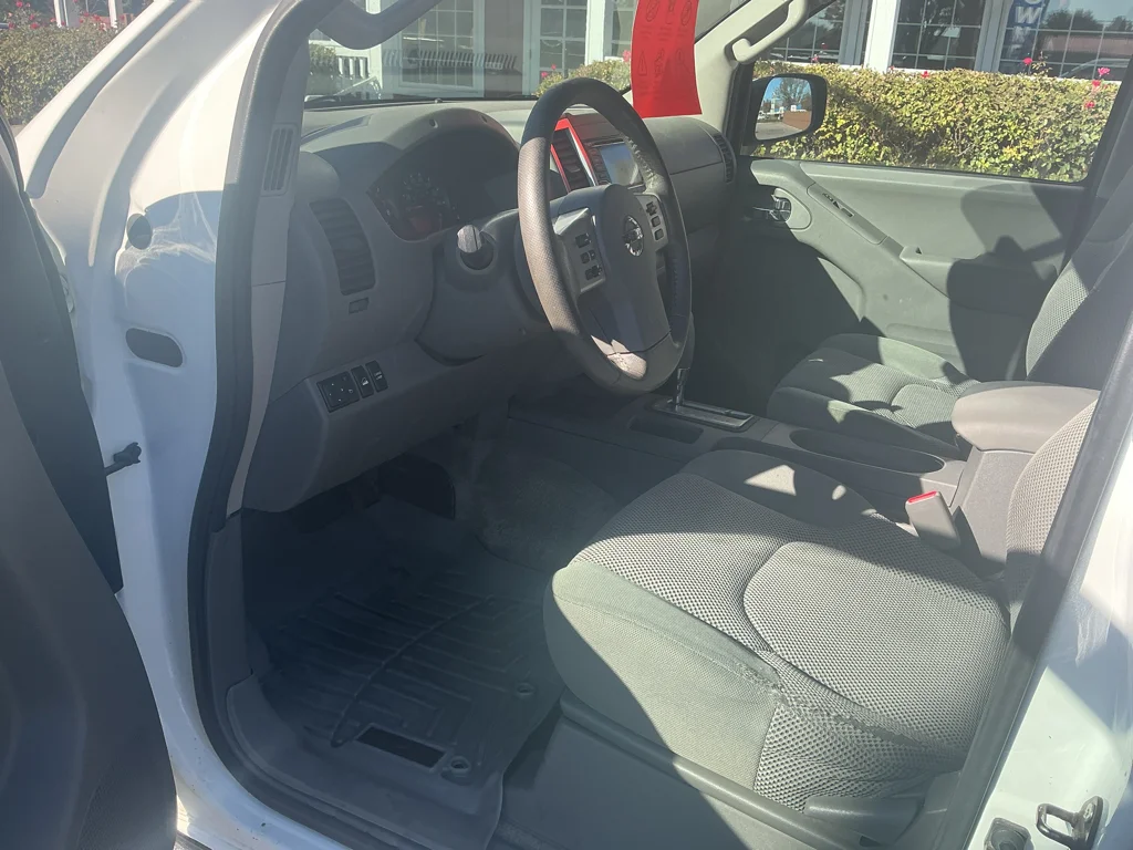 Used 2016 Glacier White Nissan SV image 12